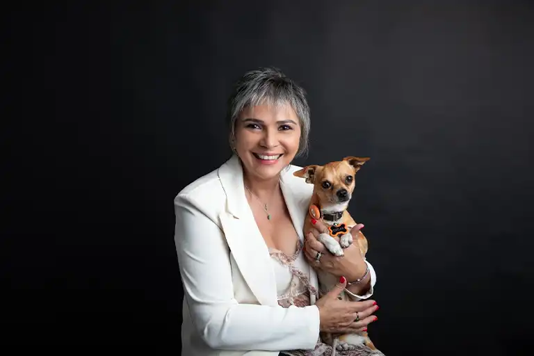 Host Stefania